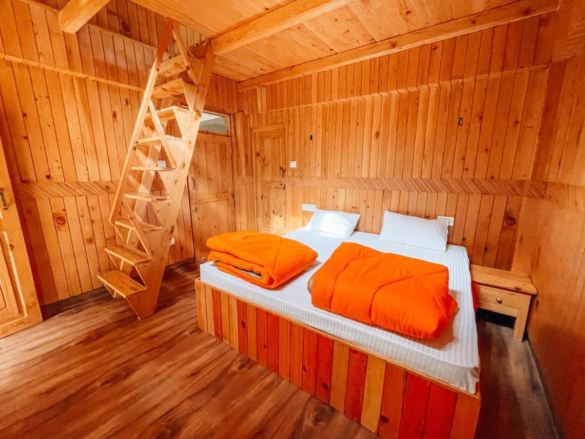 Madpackers Jibhi - Of Streamsides & Waterfalls Extérieur photo