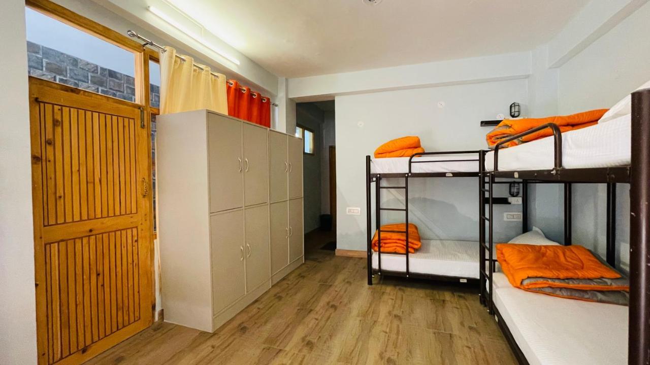 Madpackers Jibhi - Of Streamsides & Waterfalls Extérieur photo