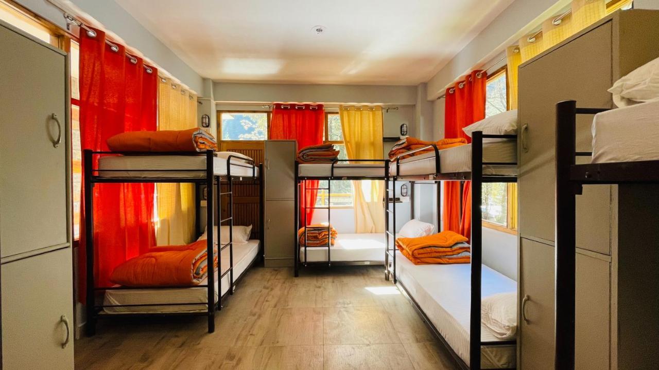Madpackers Jibhi - Of Streamsides & Waterfalls Extérieur photo