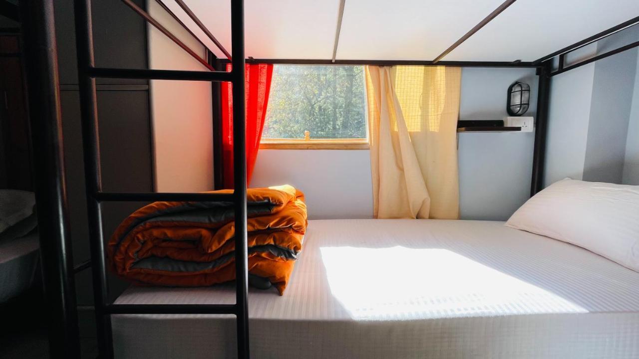 Madpackers Jibhi - Of Streamsides & Waterfalls Extérieur photo
